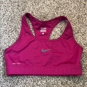 ***Nike pro sports bra